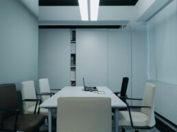 Bureau de direction : recherche de micros espions (dépoussiérage électronique)