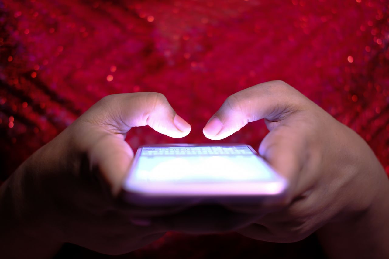 L’écran du pouvoir : Comment le smartphone est devenu la pire faille du contre-espionnage mondial